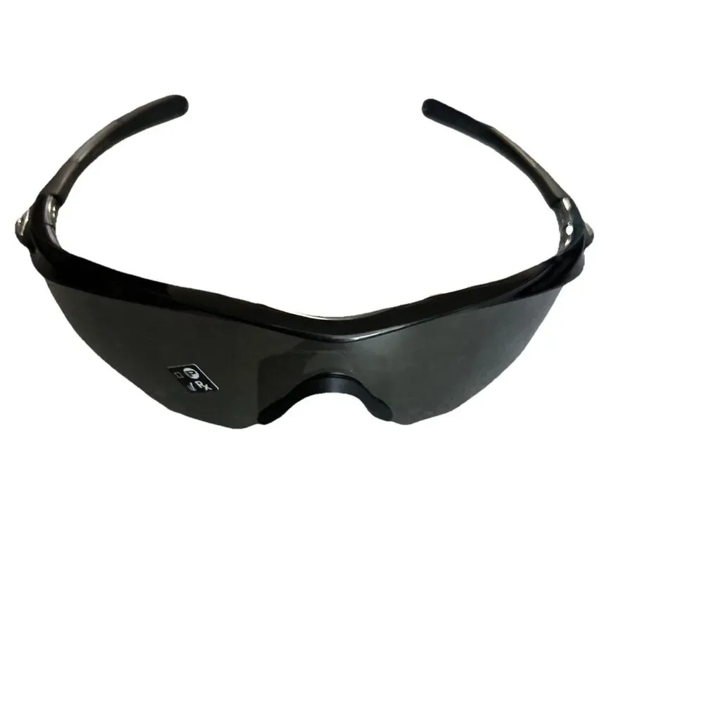 Oakley comes cloth